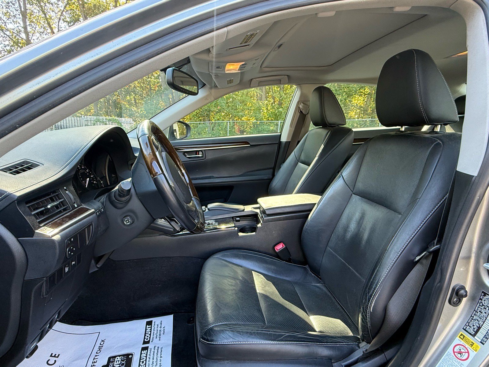 Used 2015 Lexus ES 350 w/ Luxury Package FWD image 2