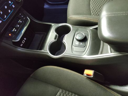 Used 2020 GMC Terrain SLE FWD image 26