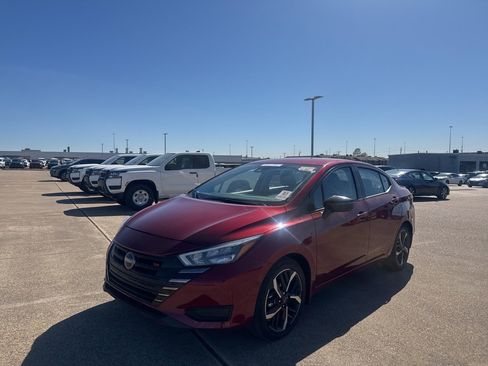 Used 2025 Nissan Versa SR w/ Trunk Package image 8