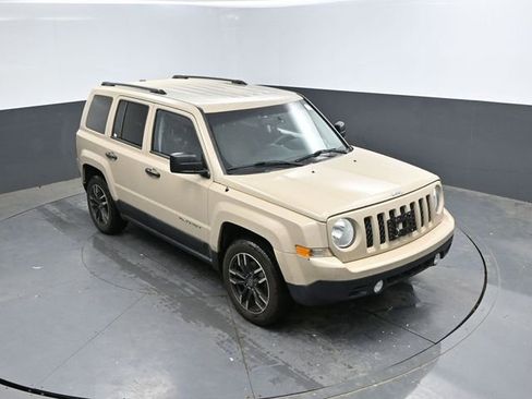 Used 2017 Jeep Patriot Sport FWD image 30
