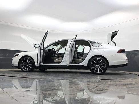 Certified 2024 Honda Accord Touring image 38