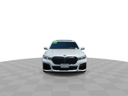 Used 2022 BMW 740i w/ M Sport Package RWD image 3