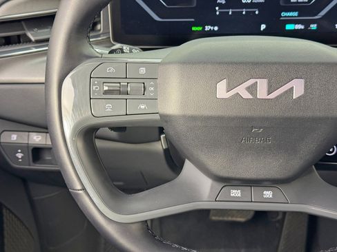 Used 2024 Kia EV9 Land image 23