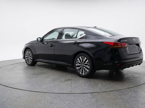 Used 2025 Nissan Altima 2.5 SV FWD image 6