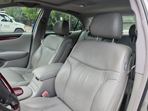 Used 2004 Lexus ES 330 FWD image 11
