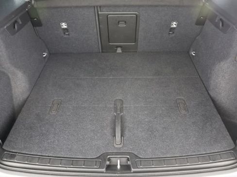 Used 2024 Volvo XC40 B5 Plus AWD/4WD image 21