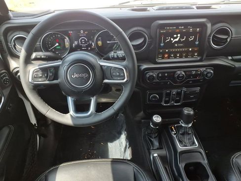 Used 2023 Jeep Wrangler Unlimited Sahara w/ Cold Weather Group AWD/4WD image 10