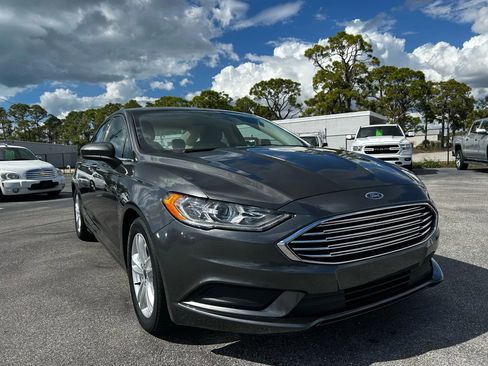 Used 2018 Ford Fusion SE w/ Fusion SE Technology Package image 5