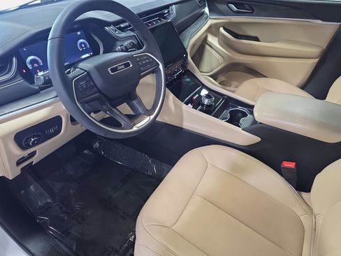 Used 2024 Jeep Grand Cherokee L Limited w/ Trailer Tow Package image 15