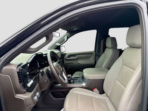 Used 2025 GMC Sierra 1500 SLT image 9