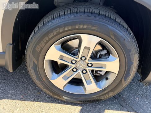 Used 2024 Honda Pilot EX-L image 11