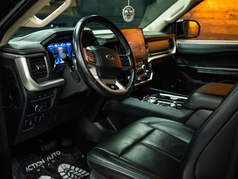 Used 2024 Ford Expedition XLT image 9