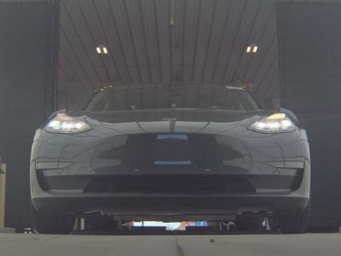 Used 2023 Tesla Model 3 Standard Range image 4