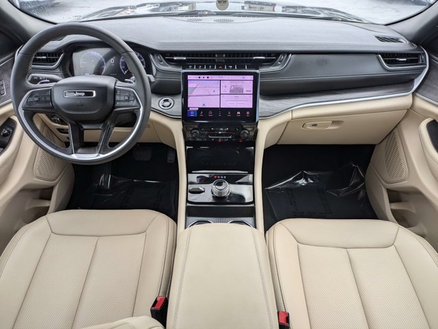 Certified 2025 Jeep Grand Cherokee Limited w/ Luxury Tech Group II AWD/4WD image 16