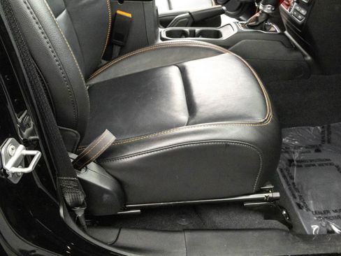 Used 2023 Jeep Gladiator Mojave w/ Cold Weather Group image 40