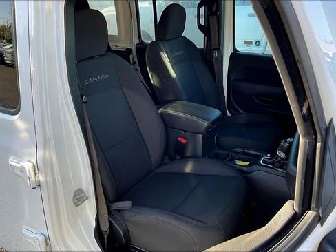 Used 2023 Jeep Wrangler Sahara image 6