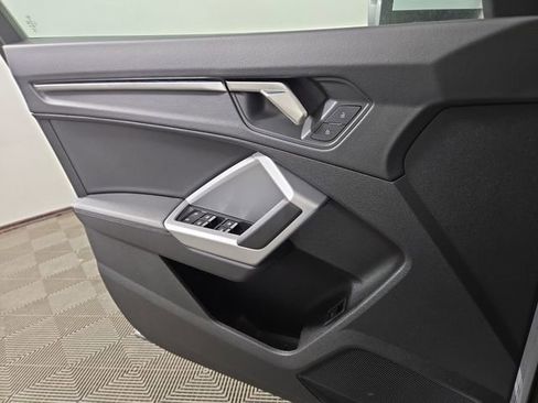 Used 2025 Audi Q3 2.0T Premium image 28