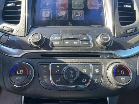 Used 2015 Chevrolet Impala LT w/ Convenience Package image 22