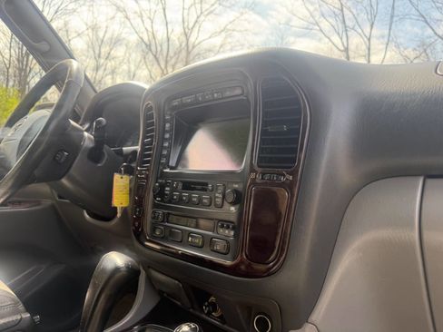 Used 2002 Toyota Land Cruiser image 60