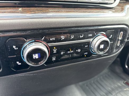 Used 2024 GMC Sierra 3500 SLE w/ SLE Value Package image 16