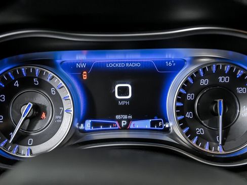 Used 2021 Chrysler 300 Touring L image 24