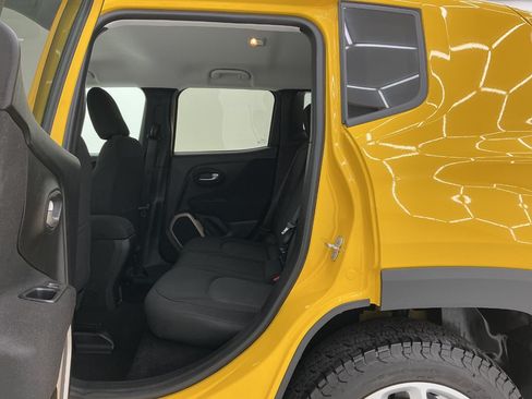 Used 2017 Jeep Renegade Latitude w/ Cold Weather Group AWD/4WD image 20