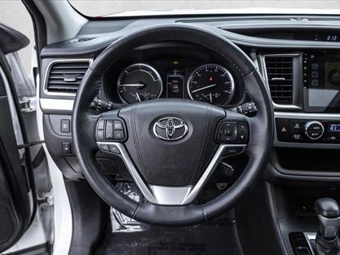 Used 2016 Toyota Highlander Limited Platinum image 13