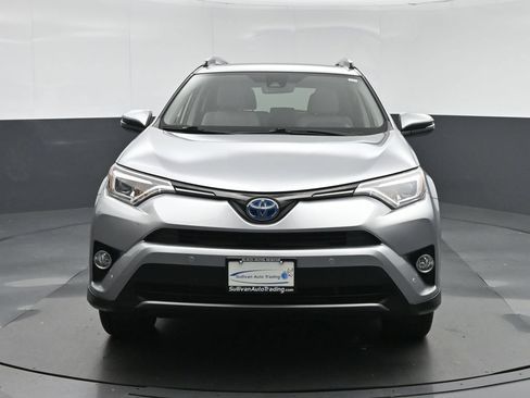 Used 2018 Toyota RAV4 Limited AWD/4WD image 2