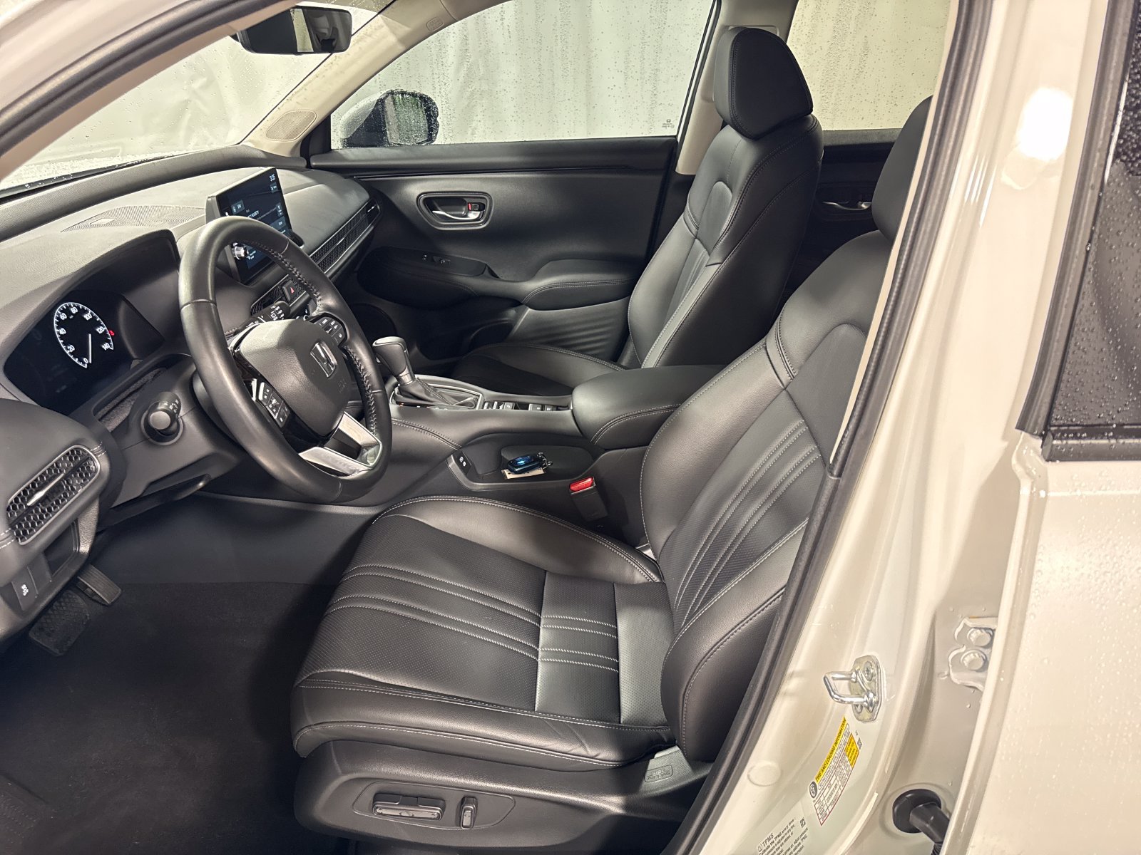 Used 2026 Honda HR-V EX-L image 3