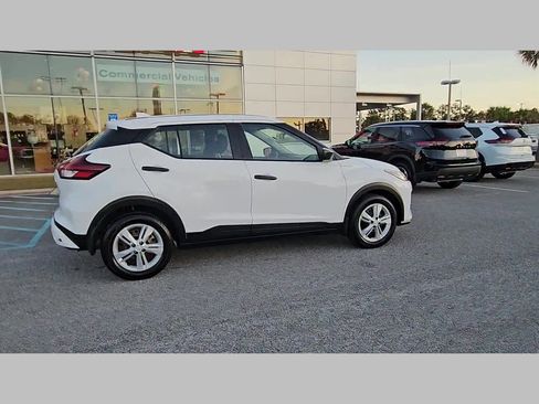 Used 2022 Nissan Kicks S image 35