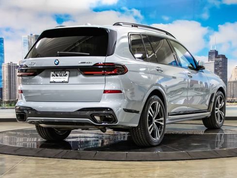 Used 2024 BMW X7 xDrive40i w/ M Sport Package AWD/4WD image 8
