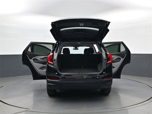 Used 2023 GMC Terrain SLE w/ Driver Convenience Package image 32