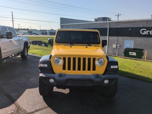 Used 2019 Jeep Wrangler Unlimited Sport S AWD/4WD image 2