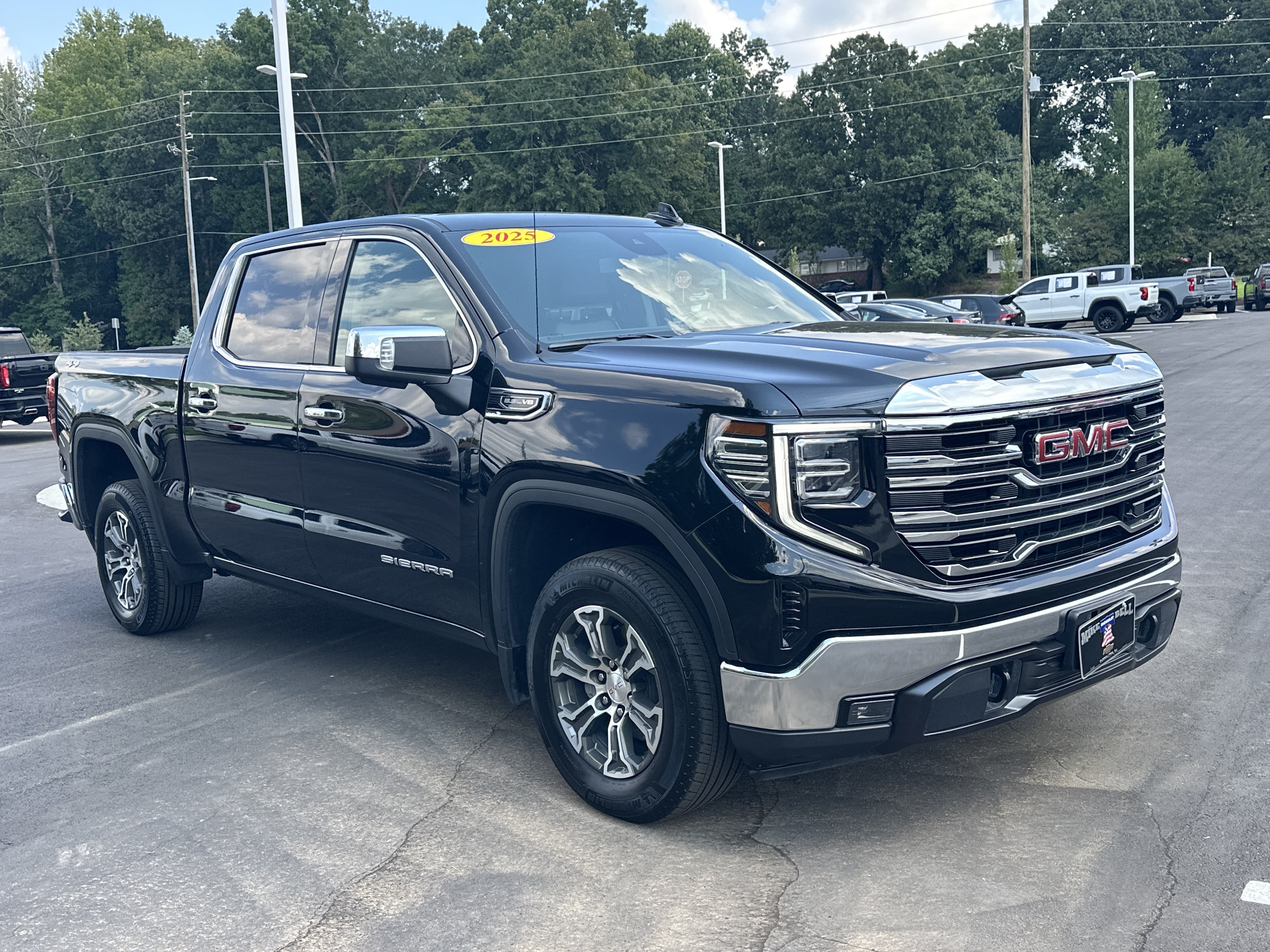Used 2025 GMC Sierra 1500 SLT AWD/4WD image 2