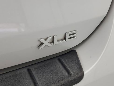 Used 2023 Toyota Highlander XLE image 10