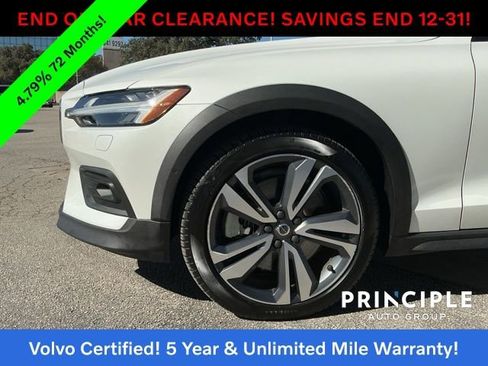 Certified 2025 Volvo V60 B5 Cross Country Plus image 12