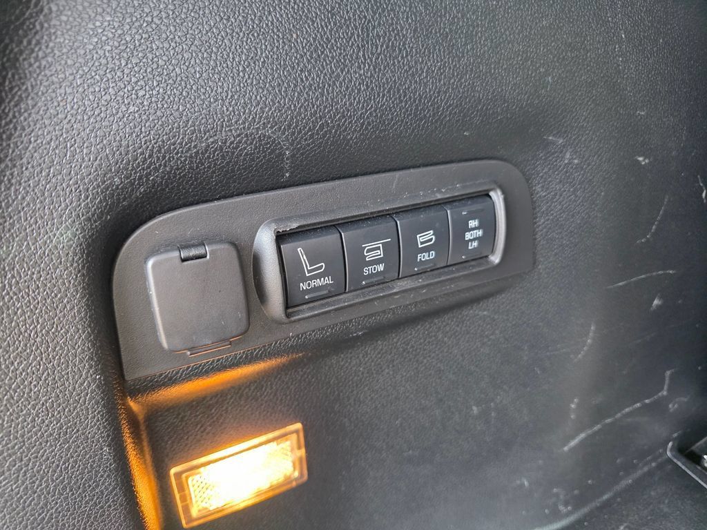 Used 2018 Ford Explorer Limited AWD/4WD image 23