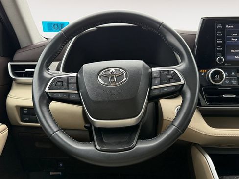 Used 2022 Toyota Highlander XLE image 14