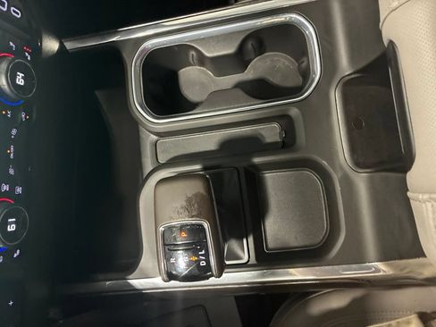 Used 2025 Chevrolet Silverado 1500 LTZ AWD/4WD image 34