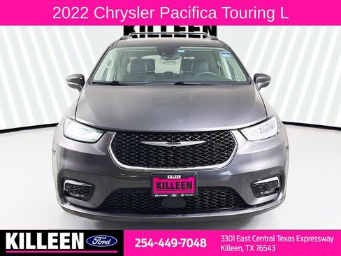 Used 2022 Chrysler Pacifica Touring-L image 2