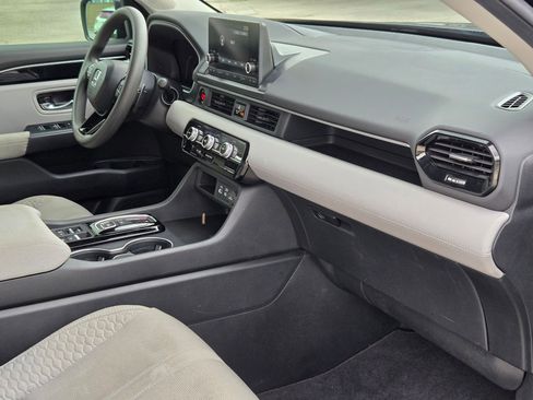 Used 2023 Honda Pilot LX image 30