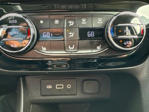 Used 2020 Buick Encore GX Essence FWD image 30