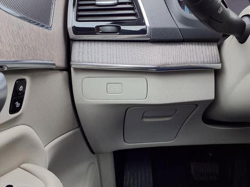 Used 2023 Volvo XC90 B6 Plus image 17