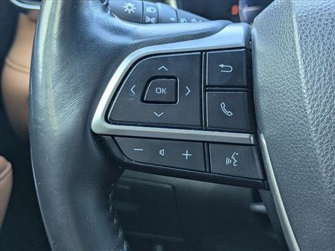 Used 2023 Toyota Highlander Platinum FWD image 5