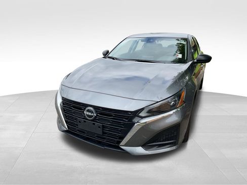 Used 2024 Nissan Altima 2.5 SV AWD/4WD image 3