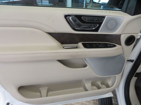 Used 2020 Lincoln Navigator Reserve w/ Luxury Package image 14