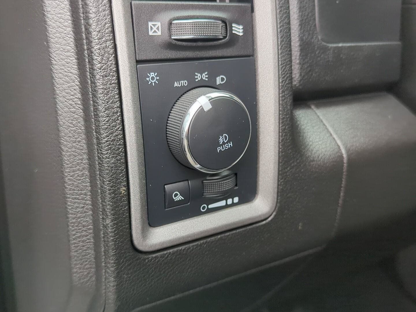Used 2022 RAM 1500 Express w/ Wheel & Sound Group AWD/4WD image 14