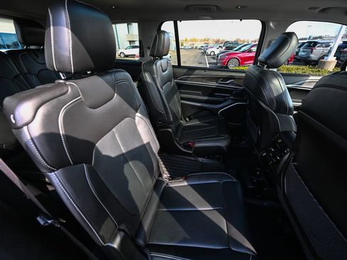 Used 2022 Jeep Grand Cherokee L Limited w/ Luxury Tech Group II image 31