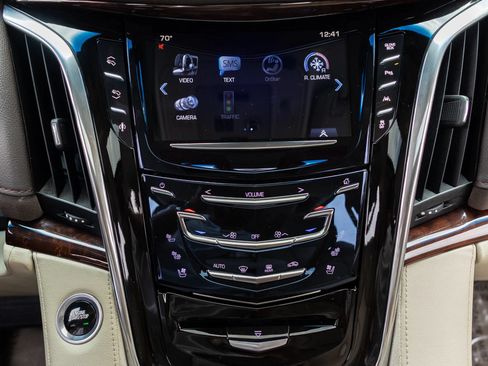 Used 2016 Cadillac Escalade ESV Premium AWD/4WD image 26