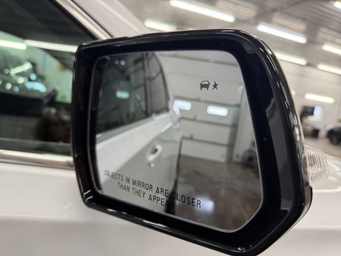 Used 2020 Chevrolet Traverse LT w/ Driver Confidence II Package AWD/4WD image 23
